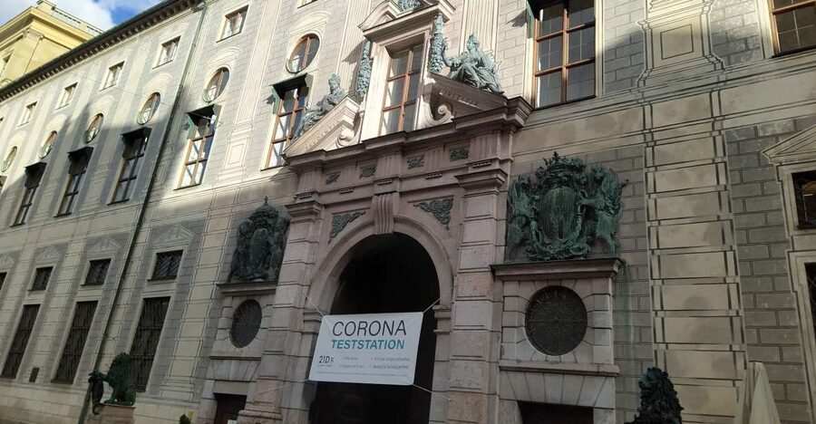 Munich Residenz: Private Tour with artists and historians - Oktoberfest traditions, and the court connection you’ll hear