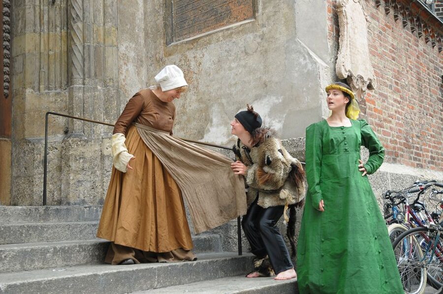 Munich: Scary Tour with actors in GERMAN - St. Peter’s Church, the hangman’s everyday life