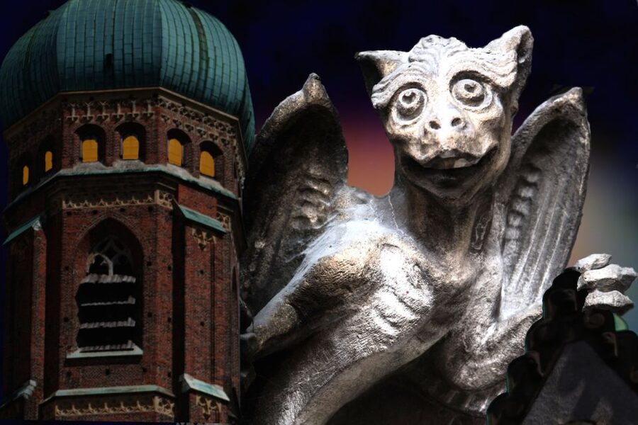 Munich: Spooky Tour of Old Town in German - Grave-digger, ravens, and executioners, as characters not just concepts