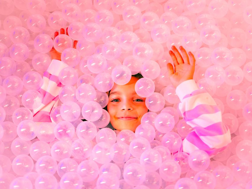 Munich: Studio of Wonders Entry Ticket - Optical illusions and infinity rooms: where the magic happens