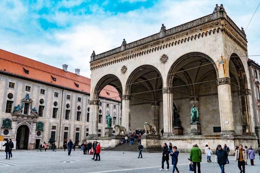 Munich: Third Reich Guided City Walking Tour - Odeonsplatz and Hofbräuhaus: connecting the Beer Hall Putsch to real streets