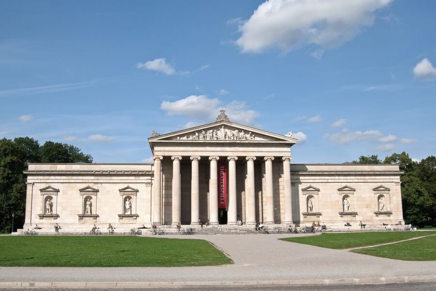 Munich: Third Reich & WWII Walking Tour - Feldherrnhalle: the failed coup attempt and what came next