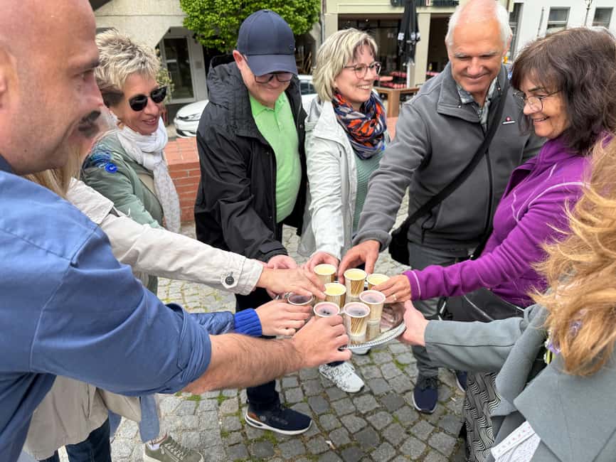 Munich: Viktualienmarkt Food Tasting Tour in German - Guide quality matters: how German and English support your tasting