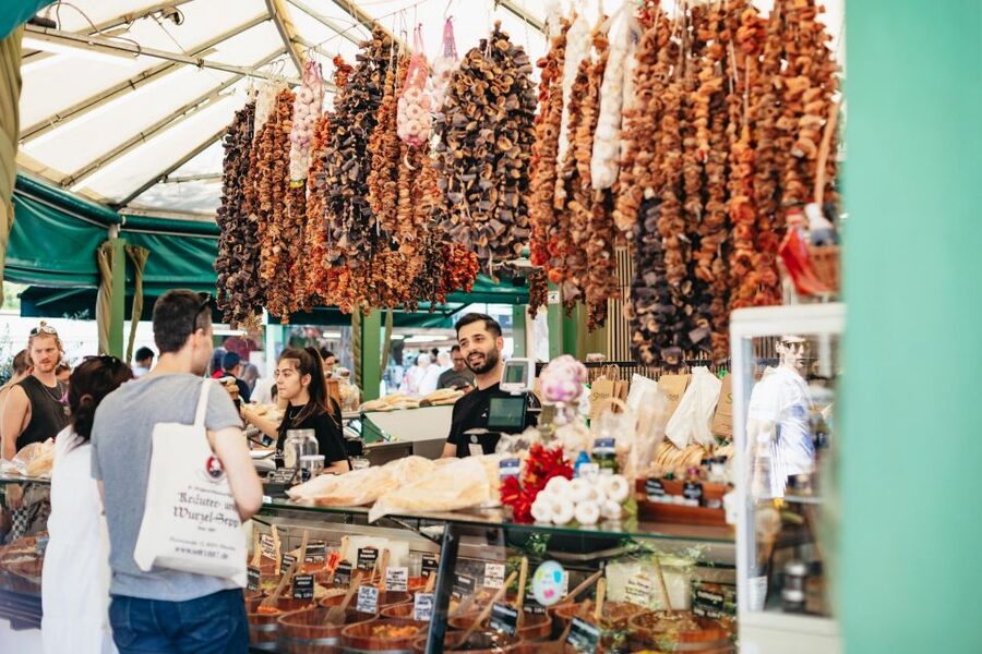 Munich: Viktualienmarkt Food Tour - International dishes and rare fruit: where curiosity becomes a snack