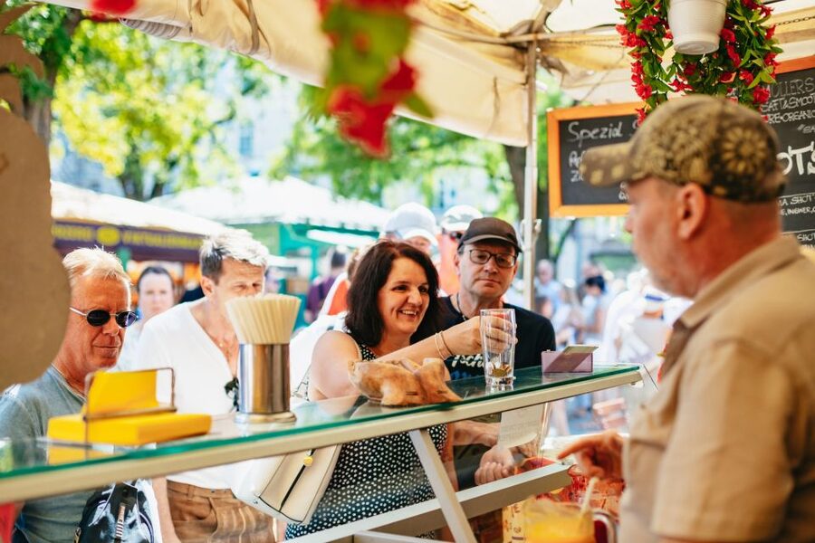Munich: Viktualienmarkt Food Tour - How the guide stories make the market easier to enjoy
