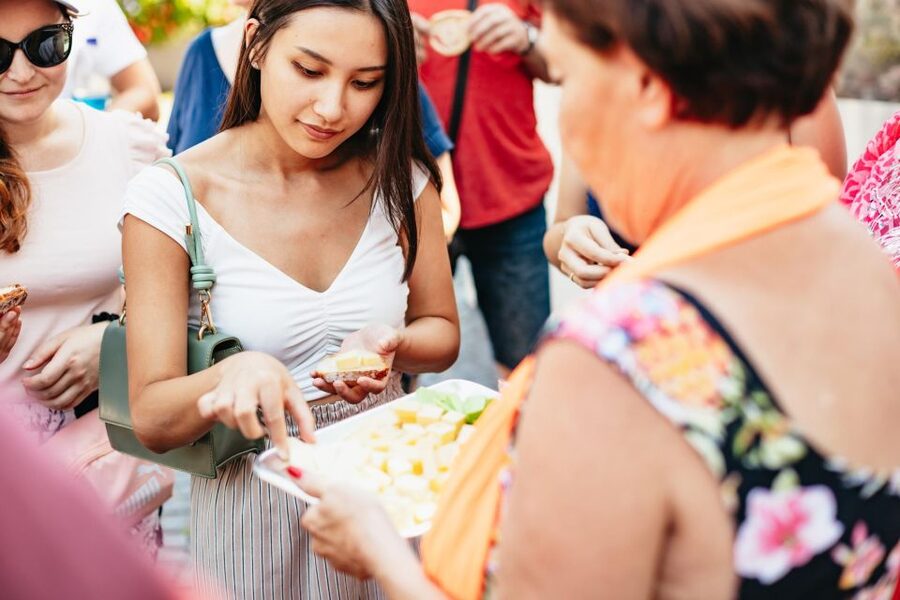 Munich: Viktualienmarkt Food Tour - Marienplatz start: the fastest way to get your bearings