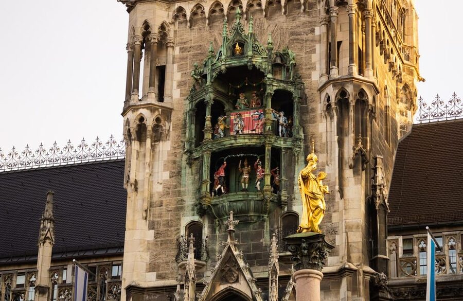 Munich: Walking tour of the old town with all your senses - The Viktualienmarkt stop: food culture with context, not a shopping detour