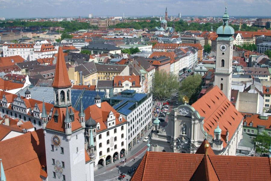 Munich: Walking Tour Old Town and Viktualienmarkt - Hofbräuhaus and the old lanes: why beer hall mythology still matters