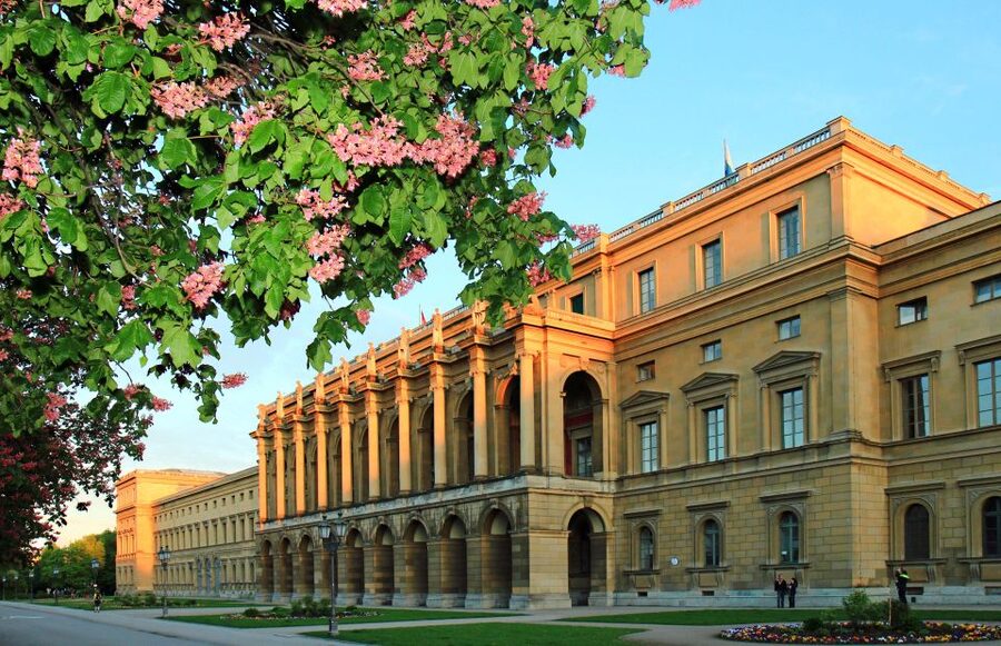 Munich: Walking Tour Old Town and Viktualienmarkt - Odeonsplatz and Theatinerkirche: Italy-lite Baroque in the north
