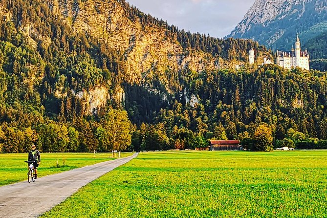 Neuschwanstein Castle by Bus Incl. Bike Ride or Hohenschwangau - Queen Mary’s Bridge: Timing Control and a Backup Photo Plan