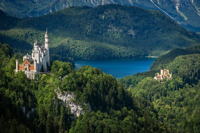 Neuschwanstein Castle Skip-the-Line Private Tour for Groups - Oberammergau Center: Lunch and Shopping in a Passion Play Village