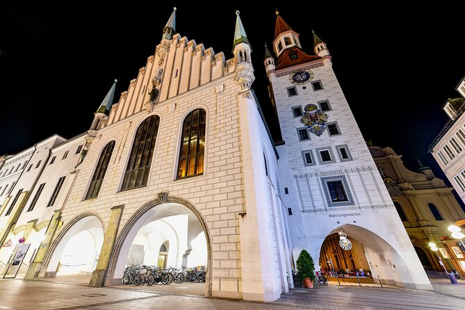 Night watchman torchlight tour in Munich - Rindermarktbrunnen and the Lion Tower, Cattle Market Past