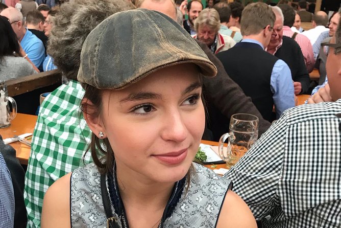 Oktoberfest Tour with table and unlimited beer - Reserved table time at Oktoberfest: the day’s real value