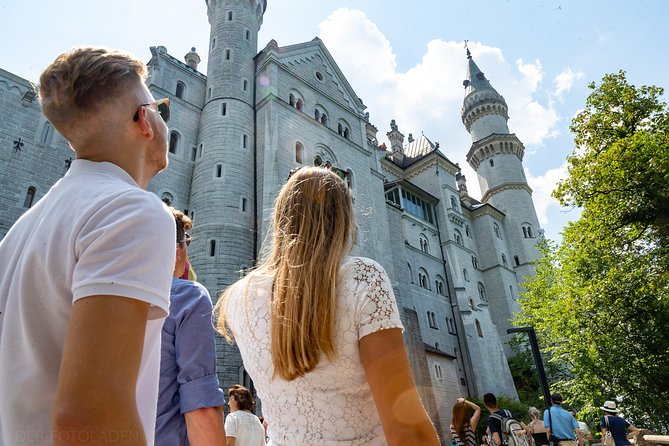 Premium Neuschwanstein Castle and Linderhof VIP Tour from Munich - Lunch, Shopping, and Free Time: How to Use Your Solo Minutes