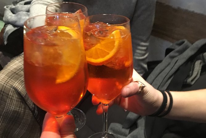 PRIVATE - Best Munich Cocktail Tour - all inclusive - Stop 1: Viktualienmarkt and the welcome drink at a local speakeasy