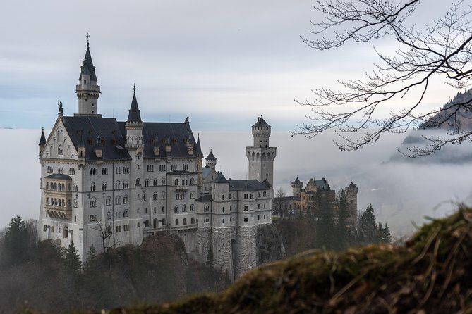 Private Castle Tour from Munich: Neuschwanstein, Hohenschwangau, and Linderhof - Stop 1: Neuschwanstein, the Fairy-Tale Castle and Its Tough Access