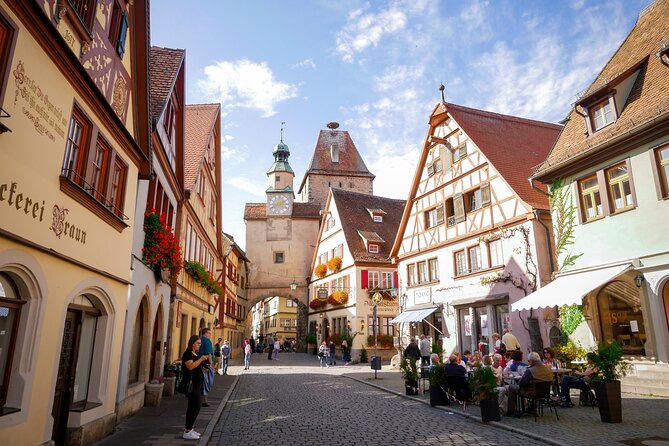 Private Day Trip Munich to Harburg, Dinkelsbuhl & Rothenburg - Stop 1 in Munich: a quick taste before the drive