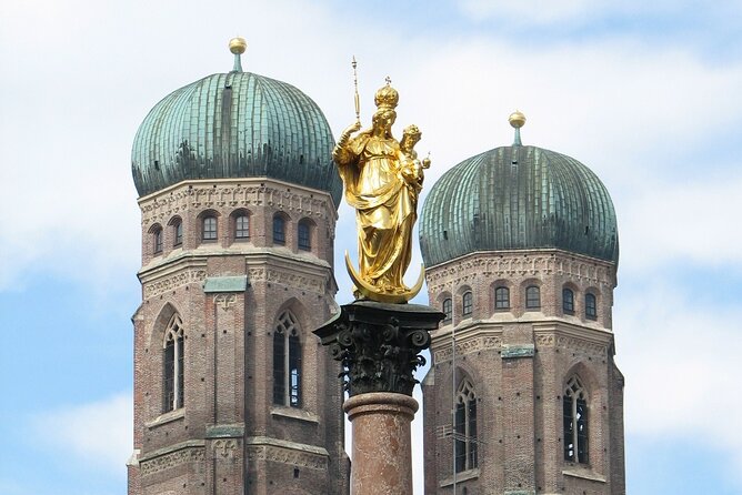 Private Munich History and Beer Culture Walking Tour - Stop 2: Rathaus-Glockenspiel, catching the bells without guessing