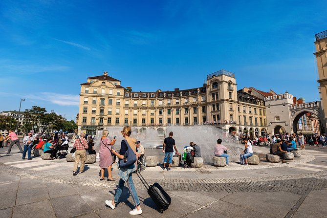 Private Munich Old Town Walking Tour - with optional Breakfast - Feldherrnhalle and Odeonsplatz: monumental drama in stone