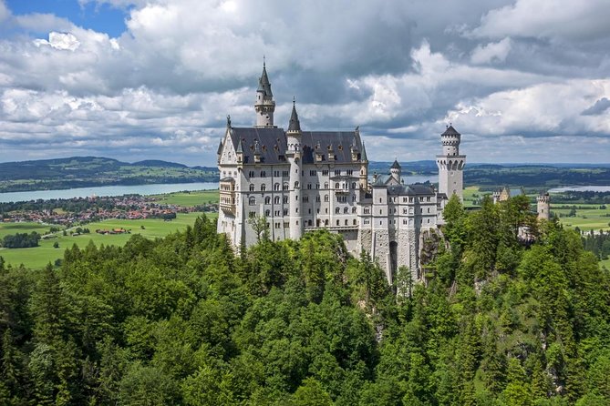 Private Photo Session outside Neuschwanstein Castle - A Private Photo Shoot Outside Neuschwanstein, Without the Usual Chaos