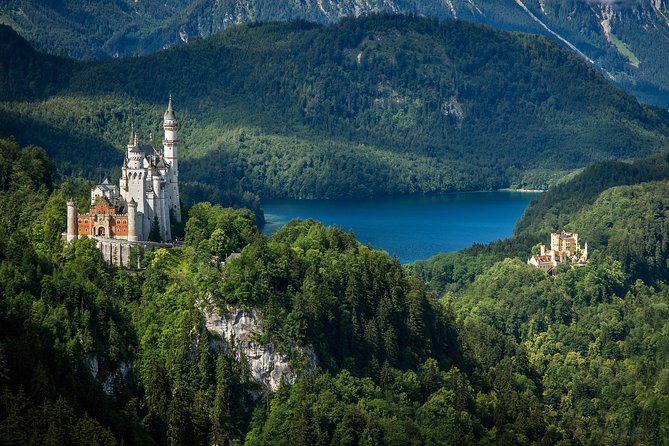 Private tour of the best of Fussen - Sightseeing, Food & Culture with a local - Why a private 2.5-hour walk works so well in Füssen