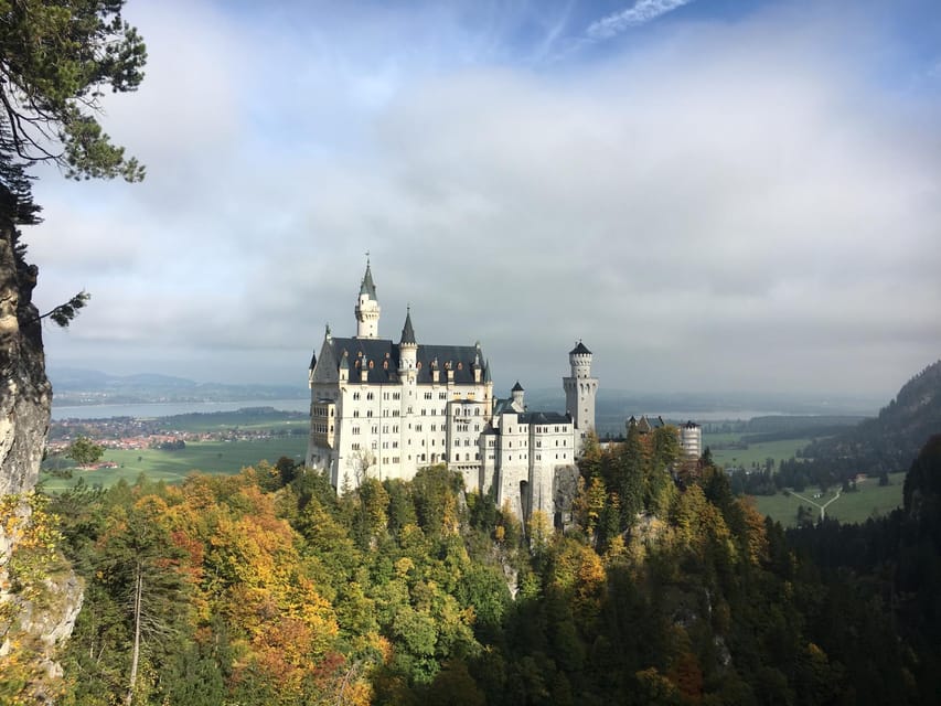 Private tour to Neuschwanstein castle from Munich - Neuschwanstein castle visit: guided time, exterior stories, and the carriage ride down