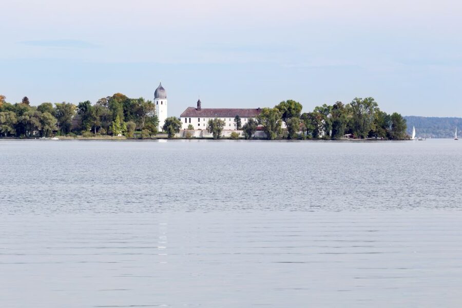 Private Van Tour to the Royal Palace of Herrenchiemsee - Key highlights at Chiemsee, from Herreninsel to Fraueninsel