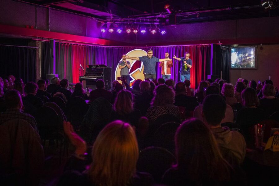 Quatsch Comedy Club München: Die Live Show - Under the big Q: how to show up and get seated