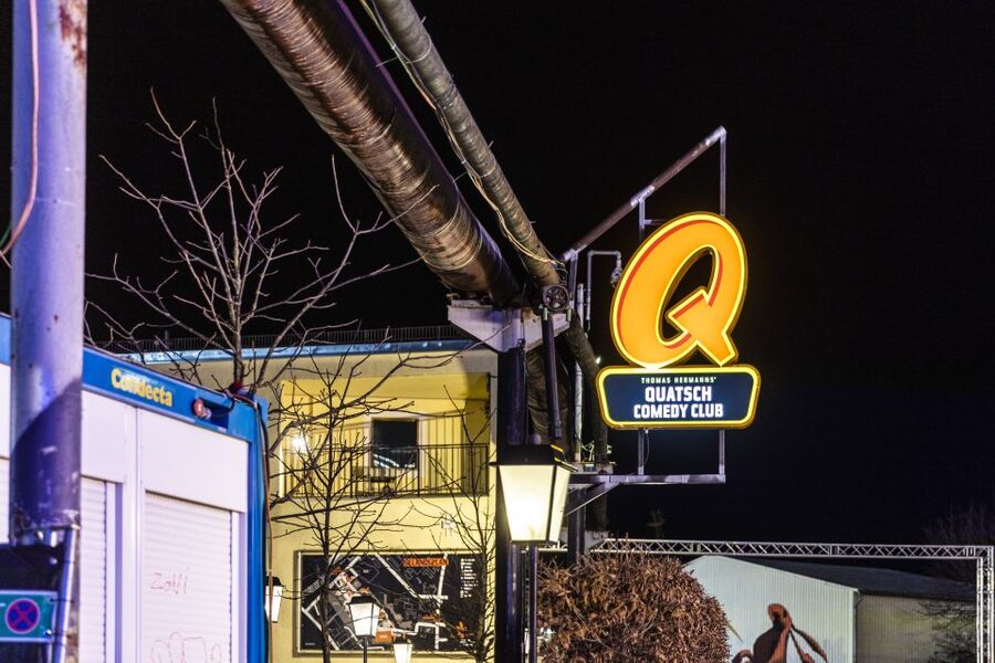 Quatsch Comedy Club München: Die Live Show - Rules that keep the show smooth: bags, smoking, pets