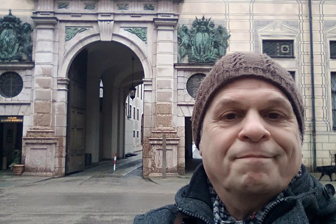 Residence Munich Private Tour including entrance ticket - Entering the Munich Residence and learning the palace as a story