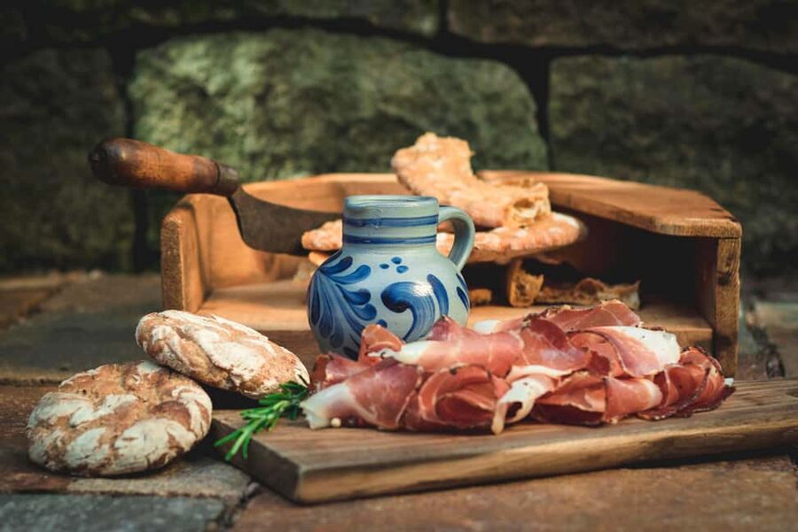 South Tyrolean specialties and wine tasting - What you’ll taste, and what to look for