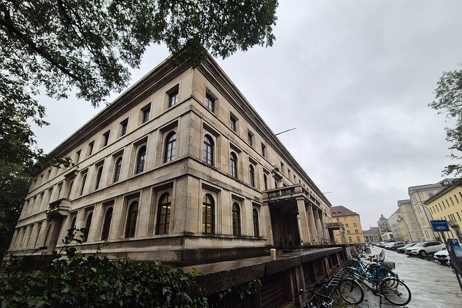 Third Reich Tour Munich - Feldherrnhalle: the failed Beer Hall Putsch, 1923