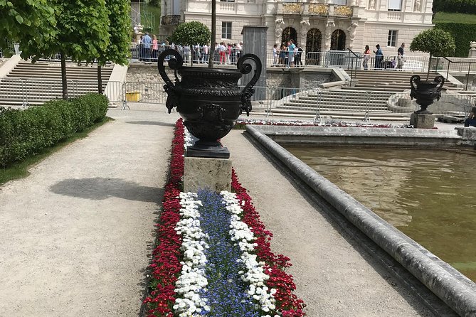 VIP Day Trip Neuschwanstein and Linderhof Castle from Munich - Guides and drivers: the difference between seeing and understanding