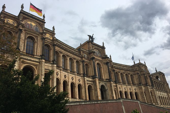 Walking Tour on Resistance to Nazism in Munich - Where you start at Odeonsplatz, and how the 2.5 hours really feel